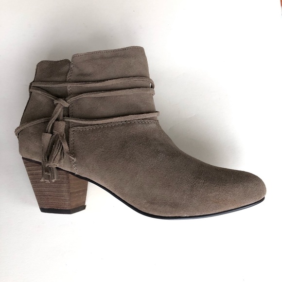 NIB Fun Tan Chelsea Crew Leather Booties 8 - Picture 3 of 5